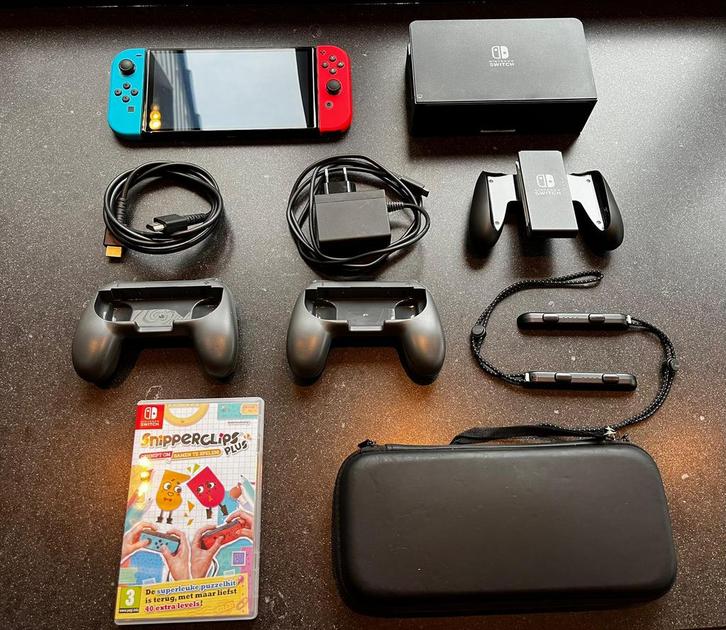 Nintendo Switch OLED (rood-blauw), Spelcomputers en Games, Spelcomputers | Nintendo Switch, Zo goed als nieuw, Switch OLED, Met 2 controllers