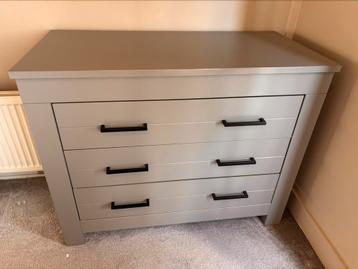 Commode kinderkamer beschikbaar voor biedingen