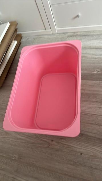 Trofast bakken rose met deksel beschikbaar voor biedingen