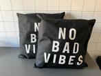 2x Sierkussen No Bad Vibes 40x40cm, Ophalen, Zo goed als nieuw, Zwart, Vierkant