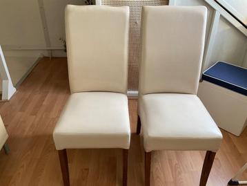 Eetkamer stoelen beschikbaar voor biedingen