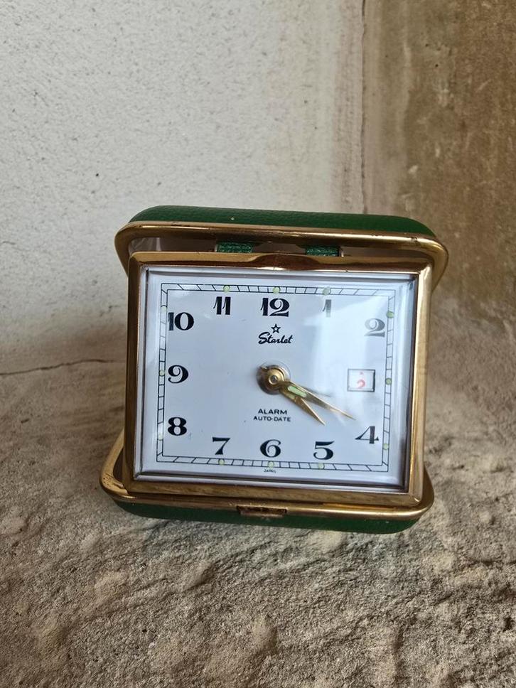 Antieke donker groene Starlet auto-date klok - wekker €25, Antiek en Kunst, Antiek | Klokken, Ophalen of Verzenden
