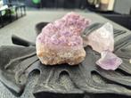 Amethist, Rozekwarts & Bergkristal op Zwarte Blad, Verzamelen, Mineralen en Fossielen, Ophalen of Verzenden, Mineraal
