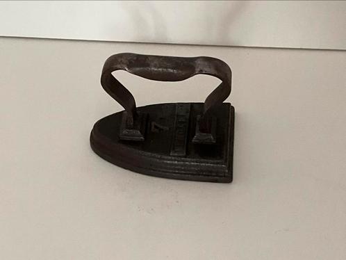 Driehoek vormige strijkbout nr 7, Antiek en Kunst, Antiek | Gereedschap en Instrumenten, Ophalen