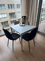 Eettafel set met witte tafel en 2 velvet stoelen, Huis en Inrichting, Tafels | Eettafels, Ophalen, Kunststof, Gebruikt, Vierkant