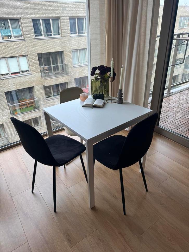 Eettafel set met witte tafel en 2 velvet stoelen, Huis en Inrichting, Tafels | Eettafels, Gebruikt, Vier personen, Vierkant, Kunststof