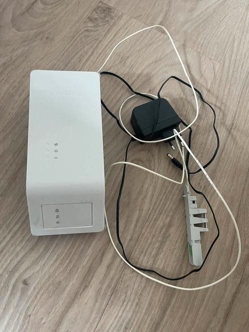 KPN Experia Box Modem/Router met Adapter en Kabels, Computers en Software, Routers en Modems, Zo goed als nieuw, Ophalen of Verzenden