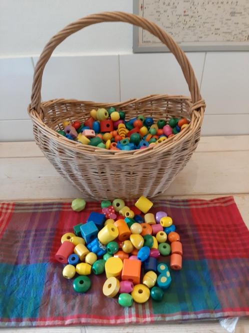 Grote set gekleurde houten kralen in nieuwe speelgoedzak, Kinderen en Baby's, Speelgoed | Educatief en Creatief, Zo goed als nieuw