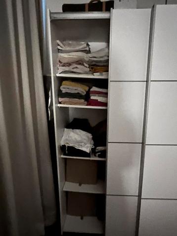 GRATIS Kledingkast / gebroken bovenkant