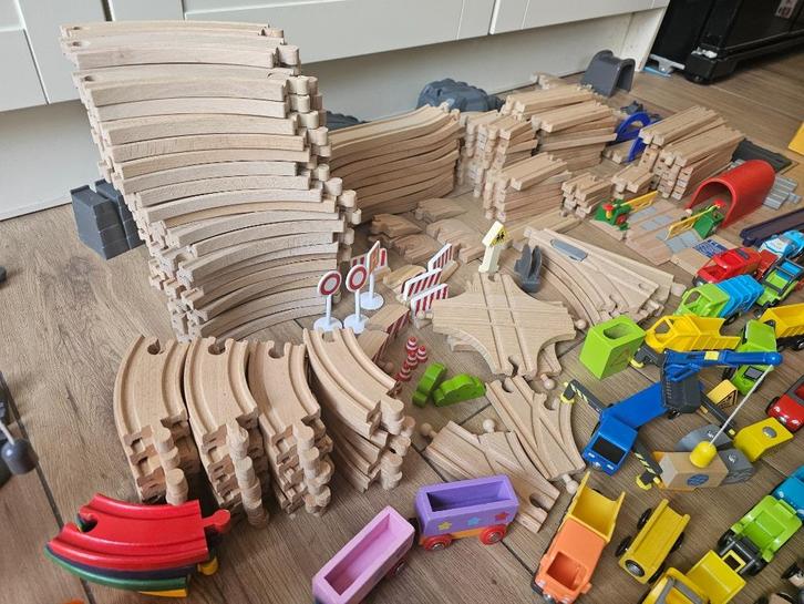 Houten treinbaan, veel!, Kinderen en Baby's, Speelgoed | Houten speelgoed, Zo goed als nieuw, Overige typen, Ophalen