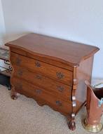 Mooi buikkastje met 3 lades, Ophalen