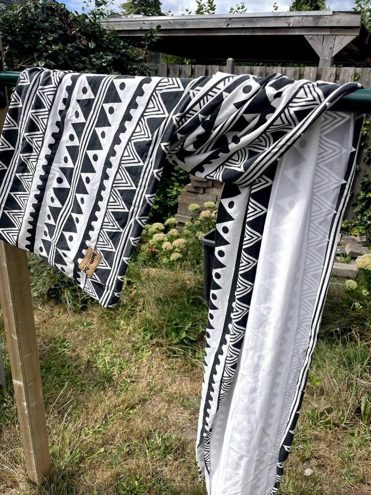 Bam+Bo rekbare draagdoek zwart/wit, Kinderen en Baby's, Babydragers en Draagdoeken, Gebruikt, Draagdoek, Buik of Rug, Overige merken