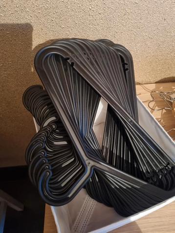 26 Ikea Kledinghangers - Plastic beschikbaar voor biedingen