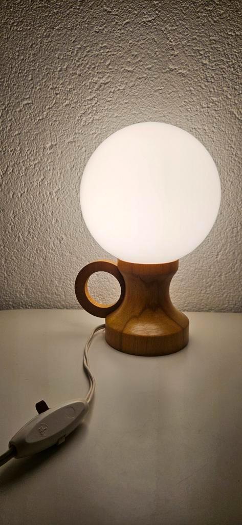 Vintage Scandinavische tafellamp, Huis en Inrichting, Lampen | Tafellampen, Gebruikt, Minder dan 50 cm, Glas, Hout, Ophalen of Verzenden