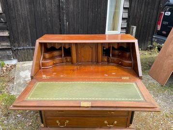 Antiek secretaire bureau beschikbaar voor biedingen
