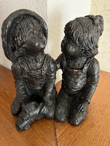 TE KOOP AANGEBODEN: Twee beelden (bieden per stuk). beschikbaar voor biedingen