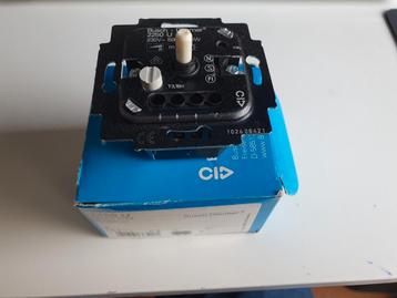 Busch Dimmer 2250 U - Nieuw in doos! beschikbaar voor biedingen