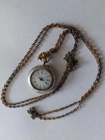 Hanghorloge met ketting { 1910 } beschikbaar voor biedingen