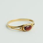 Vintage gouden ring met granaat 9 karaat engeland goud, Ophalen of Verzenden, Met edelsteen, Dame, Goud