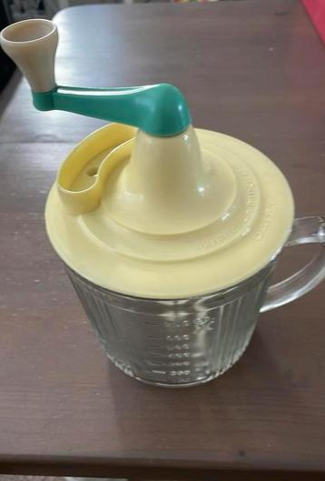 Vintage slagroomklopper Whirl mixer Daisy beschikbaar voor biedingen