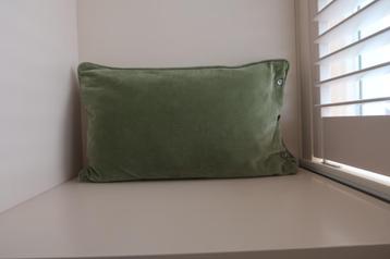 Sierkussen velvet groen 30 x 50 cm met knopen beschikbaar voor biedingen