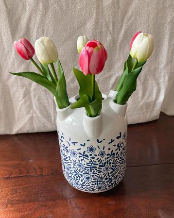 Prachtige tulpenvaas beschikbaar voor biedingen