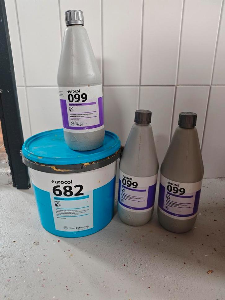 Eurocol 099 Voorstrijk & 682 Tegellijm, Doe-het-zelf en Verbouw, Verf, Beits en Lak, Gebruikt, Minder dan 5 liter, Overige kleuren