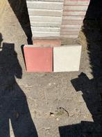 Nieuwe stoeptegels rode en witte beton klinkers mutsen, Tuin en Terras, Tegels en Klinkers, Klinkers, Nieuw, Ophalen of Verzenden