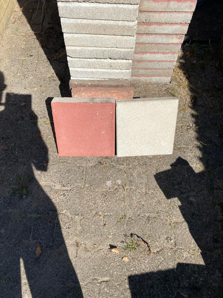 Nieuwe stoeptegels rode en witte beton klinkers mutsen, Tuin en Terras, Tegels en Klinkers, Nieuw, Klinkers, Beton, 10 m² of meer