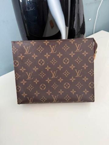 Louis Vuitton Pouch 26 beschikbaar voor biedingen