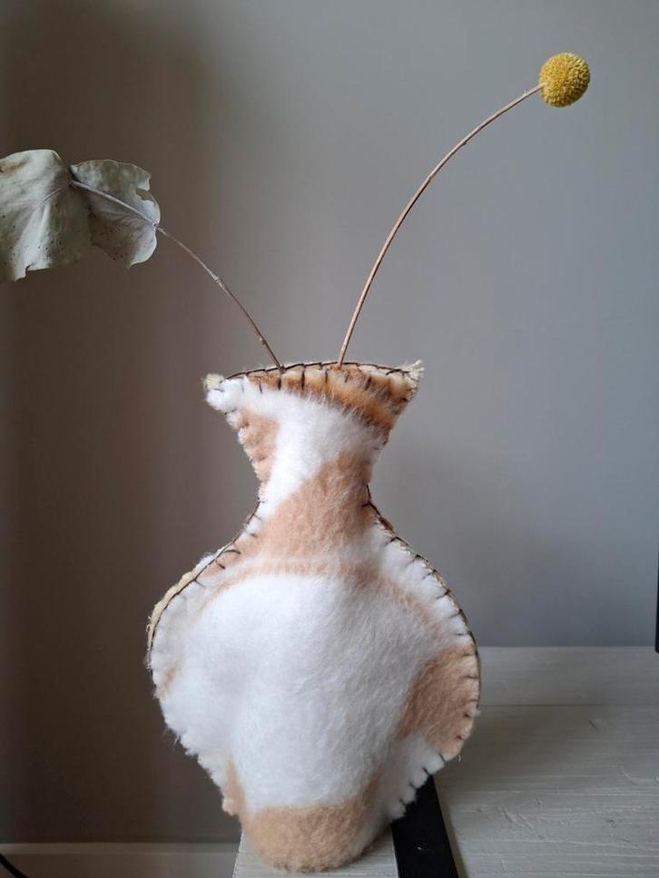 Wollen vaasje - decoratief en uniek! Beige tinten, Huis en Inrichting, Woonaccessoires | Vazen, Zo goed als nieuw, Overige kleuren