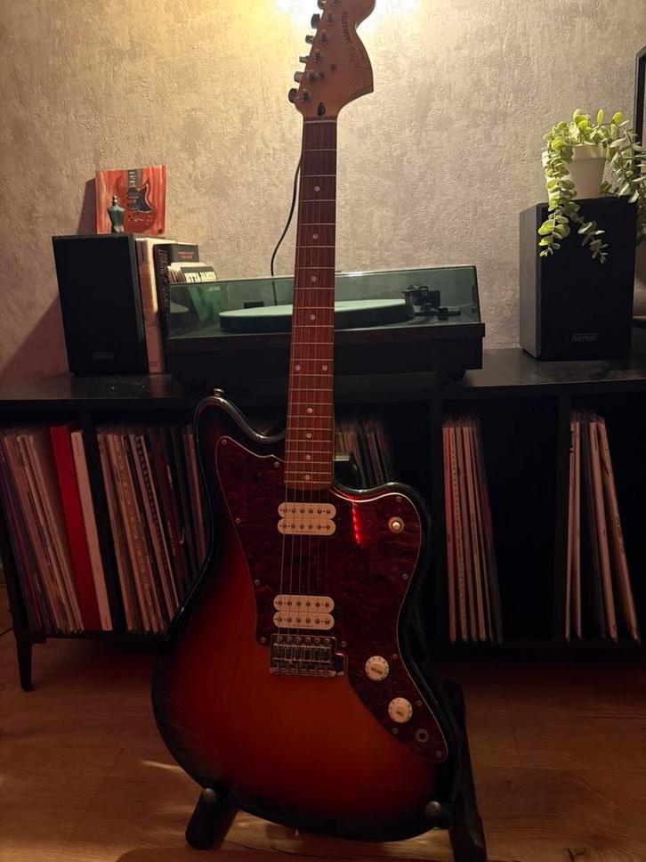 Fender squier jagmaster 3 tone burst, Muziek en Instrumenten, Snaarinstrumenten | Gitaren | Elektrisch, Zo goed als nieuw, Solid body