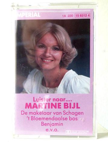 Martine Bijl - Luister naar.... beschikbaar voor biedingen