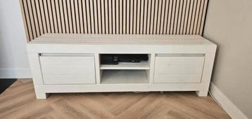 Hardhouten tv meubelkast beschikbaar voor biedingen