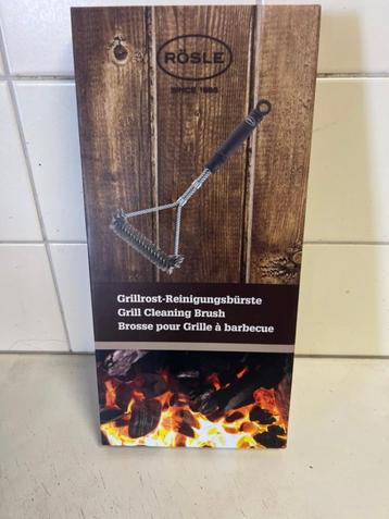 Grill rek en bbq borstel beschikbaar voor biedingen