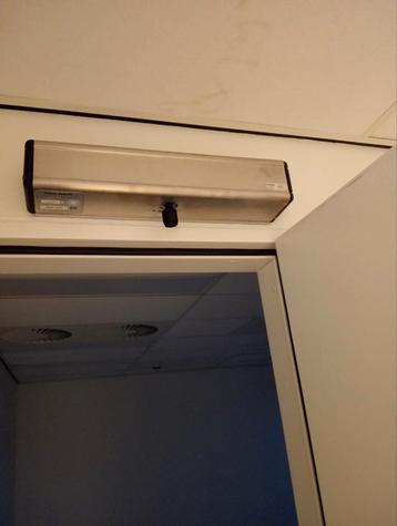 Electrische deurdranger  beschikbaar voor biedingen