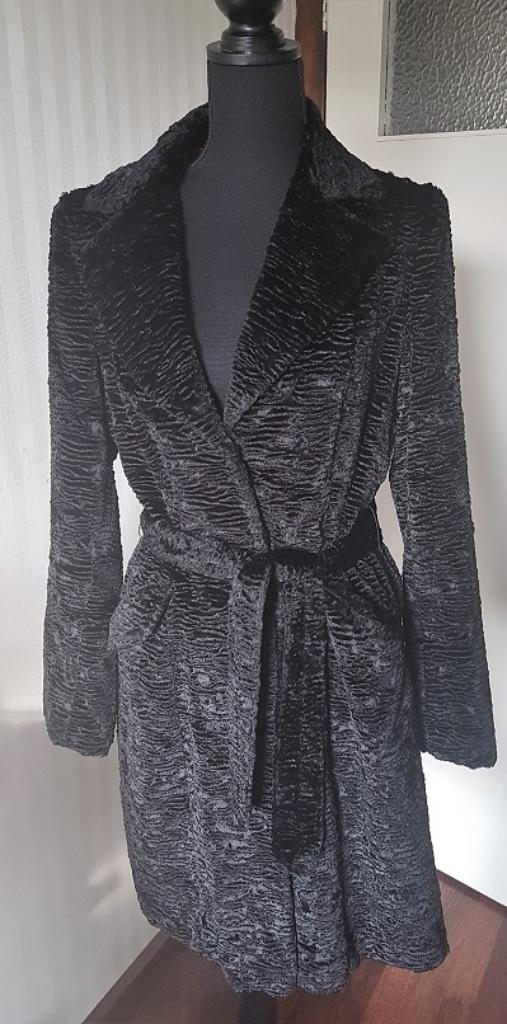 Prachtige zwarte luxe jas / mantel van C&A, nep bont velvet, Kleding | Dames, Jassen | Winter, Zo goed als nieuw, Maat 38/40 (M)