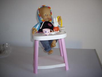 baby pop met poppenstoel beschikbaar voor biedingen