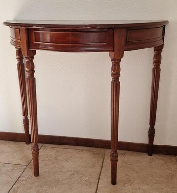 Side table beschikbaar voor biedingen