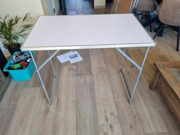 Multifunctionele Tafels beschikbaar voor biedingen