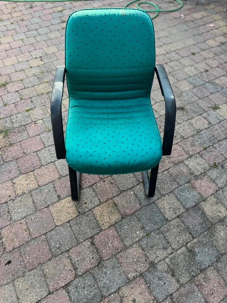 Goedkope comfortabele stoel, Huis en Inrichting, Stoelen, Nieuw, Vijf, Zes of meer stoelen, Kunststof, Ophalen