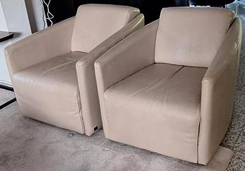 Modern leder fauteuil beschikbaar voor biedingen