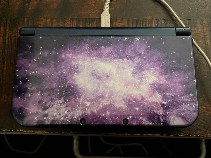 New Nintendo 3DS XL - Galaxy Edition, Spelcomputers en Games, Spelcomputers | Nintendo 2DS en 3DS, Zo goed als nieuw, 3DS XL, Overige kleuren
