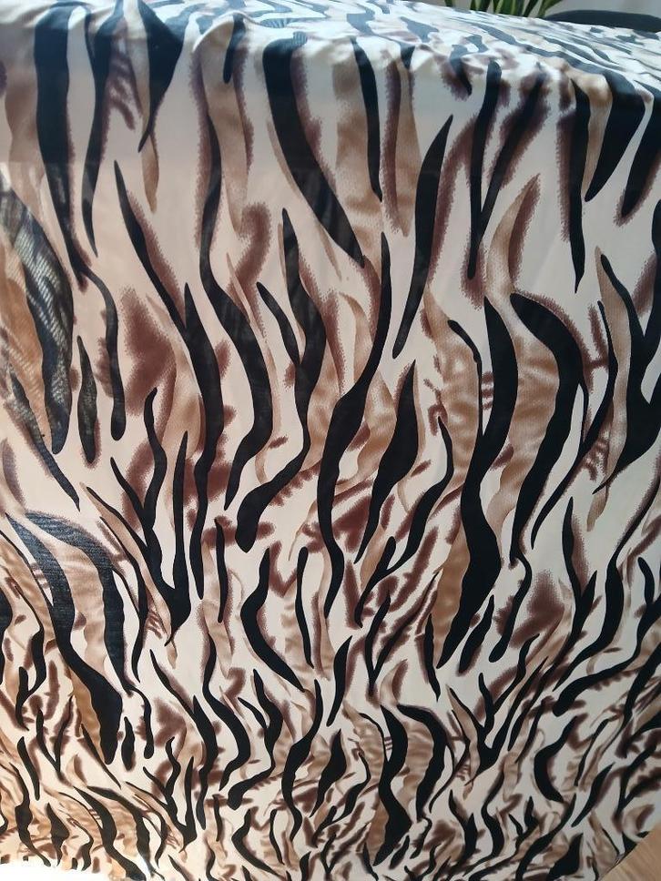 Dierenprint Lycra stof 165 lang x 150 breed, Hobby en Vrije tijd, Stoffen en Lappen, Nieuw, Overige materialen, 120 cm of meer