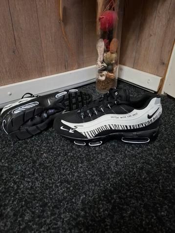 Sneaker  beschikbaar voor biedingen
