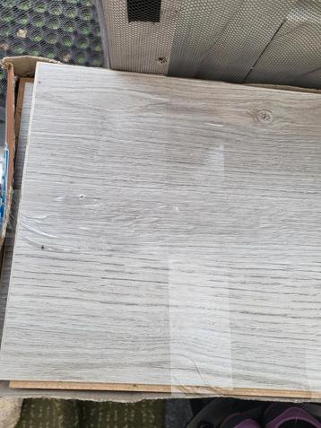30m2  27 cm breedlaminaat kleur licht grijs beschikbaar voor biedingen