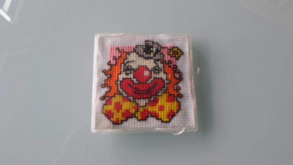 clown s broche geborduurd, Ophalen of Verzenden, Gedragen, Carnaval, Accessoires