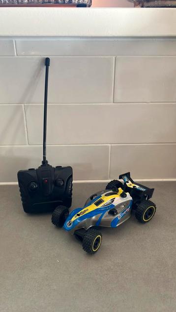 Afstand bestuurbare auto beschikbaar voor biedingen