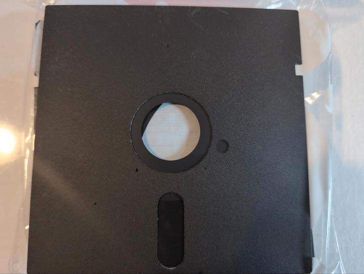25 stuks ongeformateerde 5.25 floppy's/ C64 / pc, Computers en Software, Tablet-hoezen, Nieuw, Bescherming voor- en achterkant