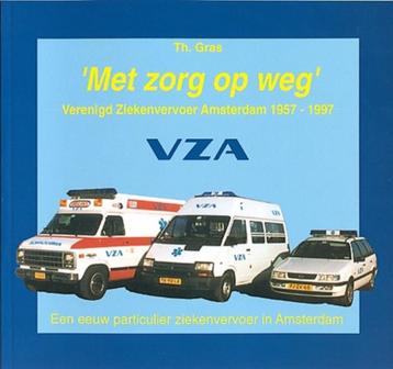 8 Boeken en 2 brochures over geschiedenis NL ambulance beschikbaar voor biedingen
